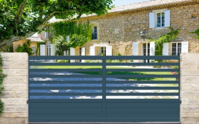 Portails d’entrée, intimité et voisinage : quand le design structure l’espace… jusqu’à la piscine