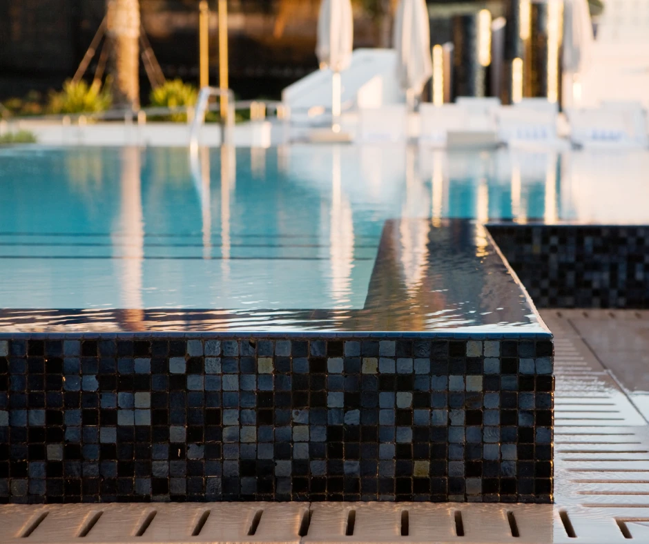 Comment choisir la couleur de l'eau de votre piscine