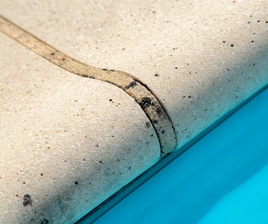 Comment nettoyer les margelles de ma piscine