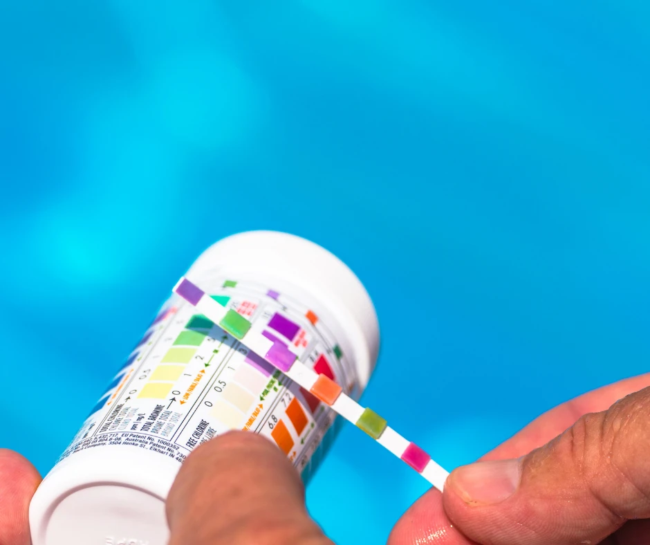 Comment utiliser des bandelettes test piscine ?