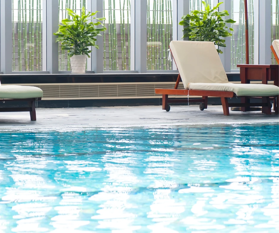 Construction et équipement d'une piscine intérieure