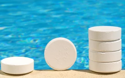 Le chlore choc : tout ce qu’il faut savoir pour nettoyer et désinfecter votre piscine