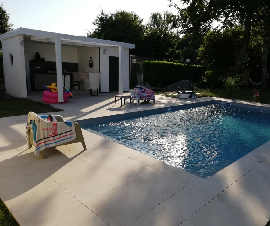 comment construire un pool house idéal pour ma piscine