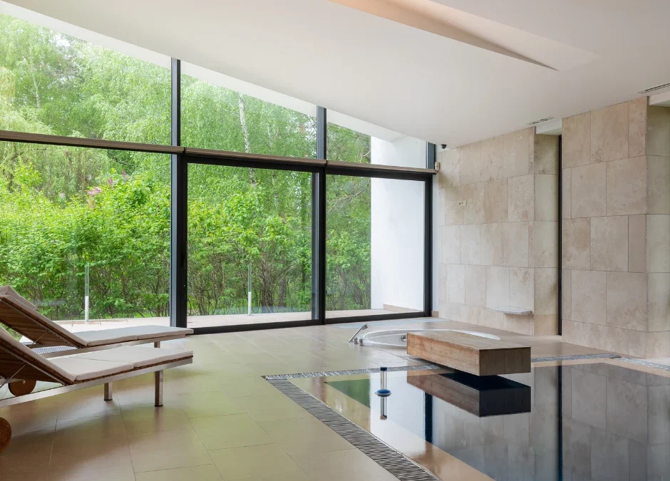 Du salon à la piscine : harmoniser déco jardin, déco piscine et décoration intérieur