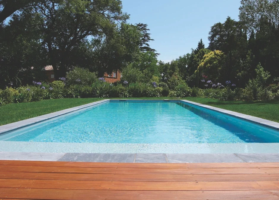Construire sa piscine soi-même : les avantages des kits piscines
