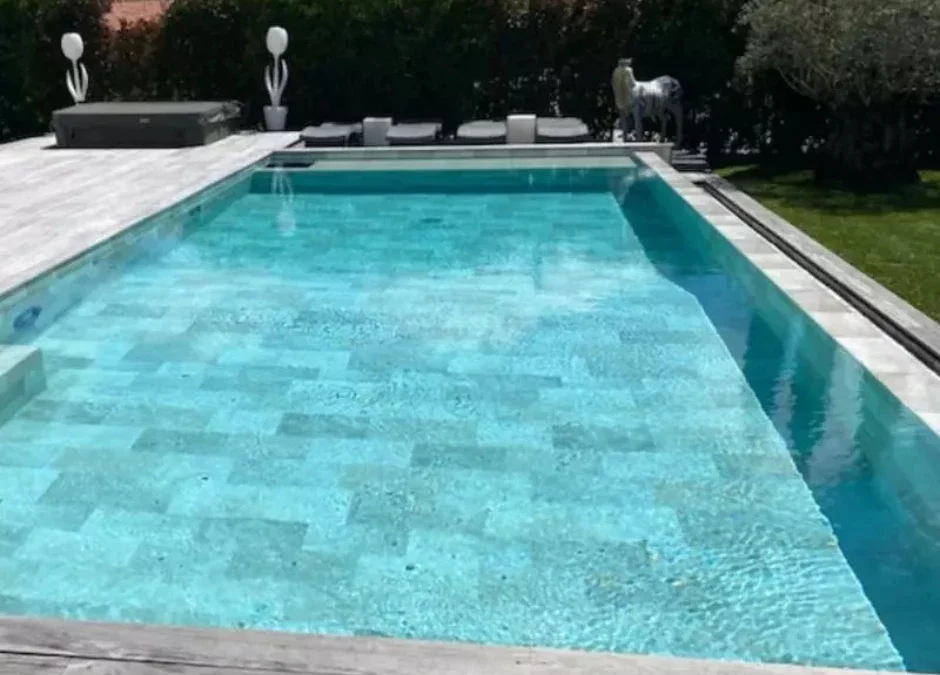 Changer le liner de votre piscine : quand et comment le faire ?