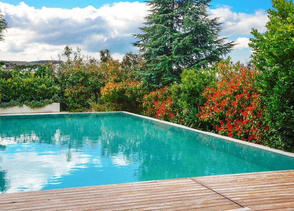 Comment moderniser et améliorer votre piscine vieillissante pour plus de confort et d’esthétisme