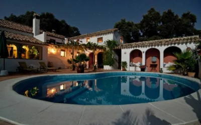 Moderniser votre piscine : Astuces pour une rénovation et un éclairage personnalisés