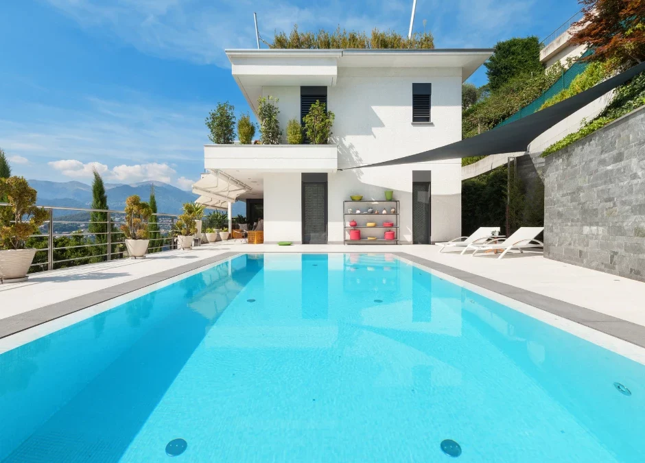 Rénover une piscine en béton : étapes, conseils et astuces