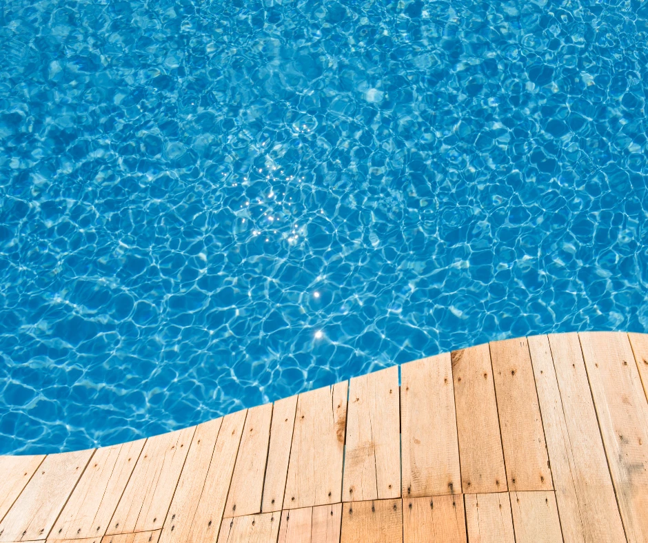 tache sur revêvetement piscine, comment faire