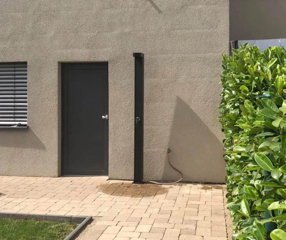 Installation de Douche Solaire pour Piscine _ Conseil