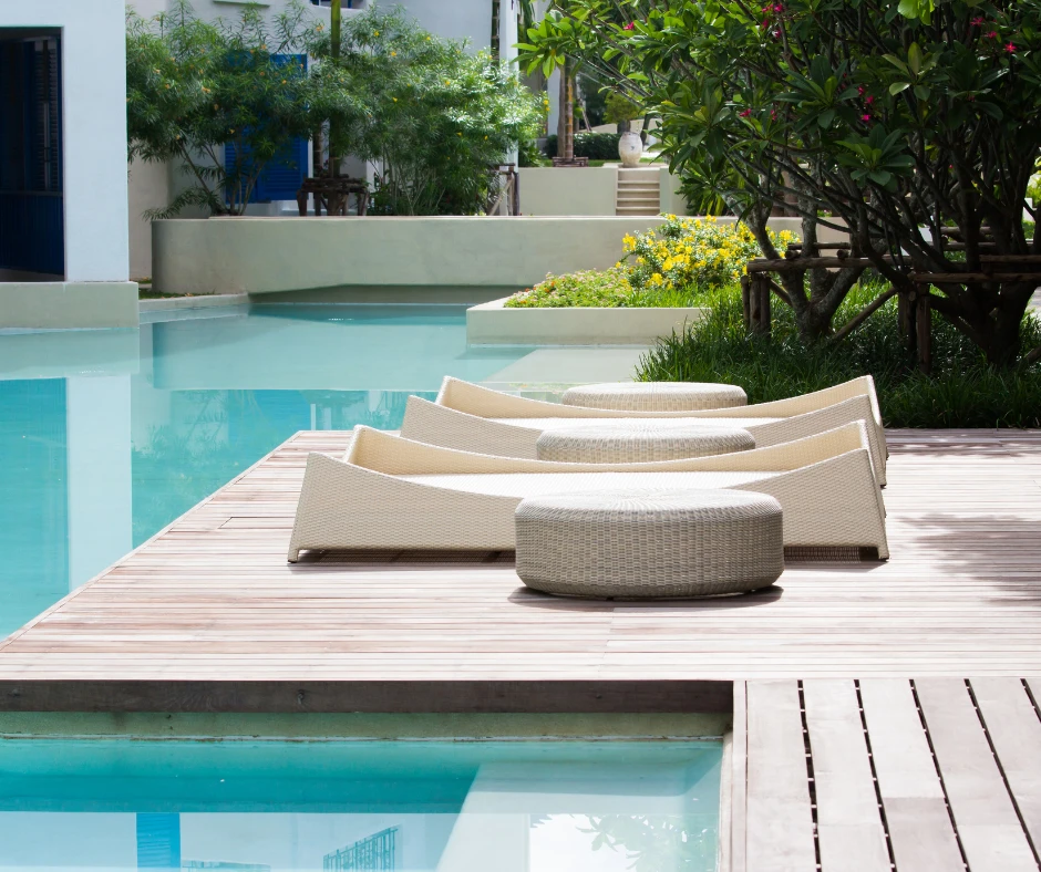 bains de soleil piscine