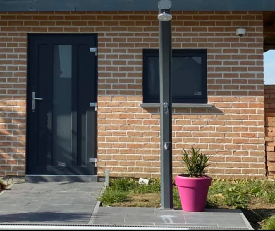 Les Avantages d'une Douche Solaire Piscine