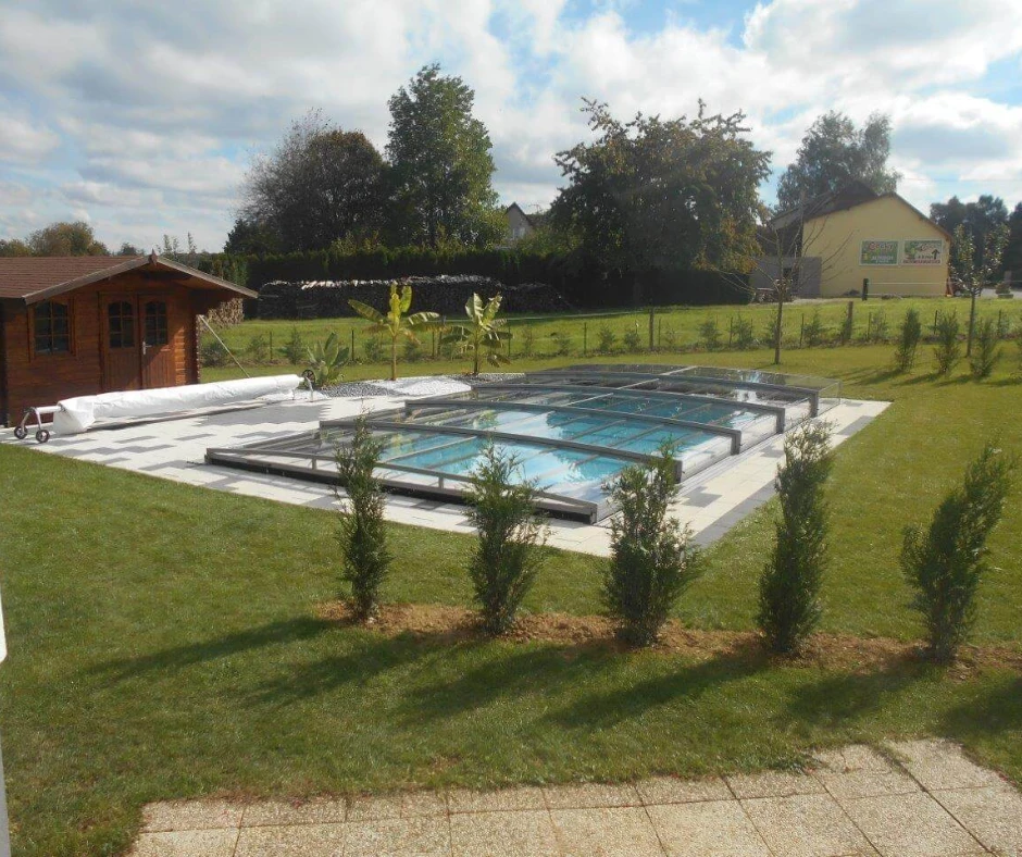 Abri bas coulissant pour piscine